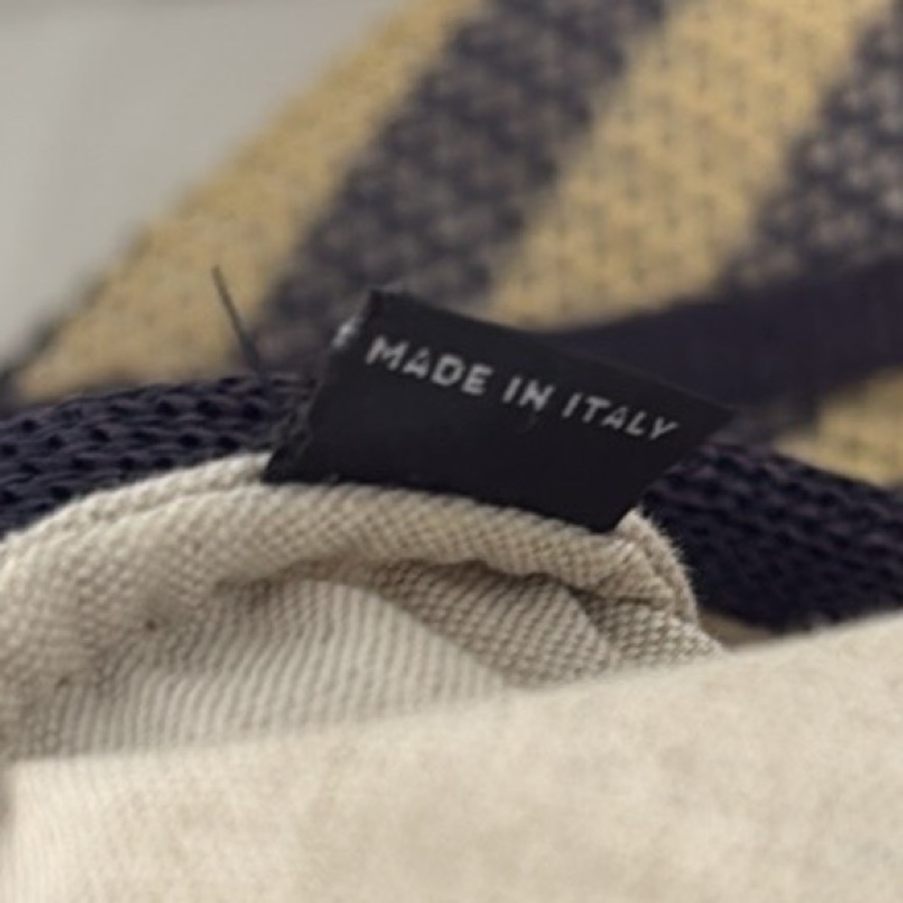 Miu Miu Logo Raffia Effect Tote Bag - Picture 9 of 13